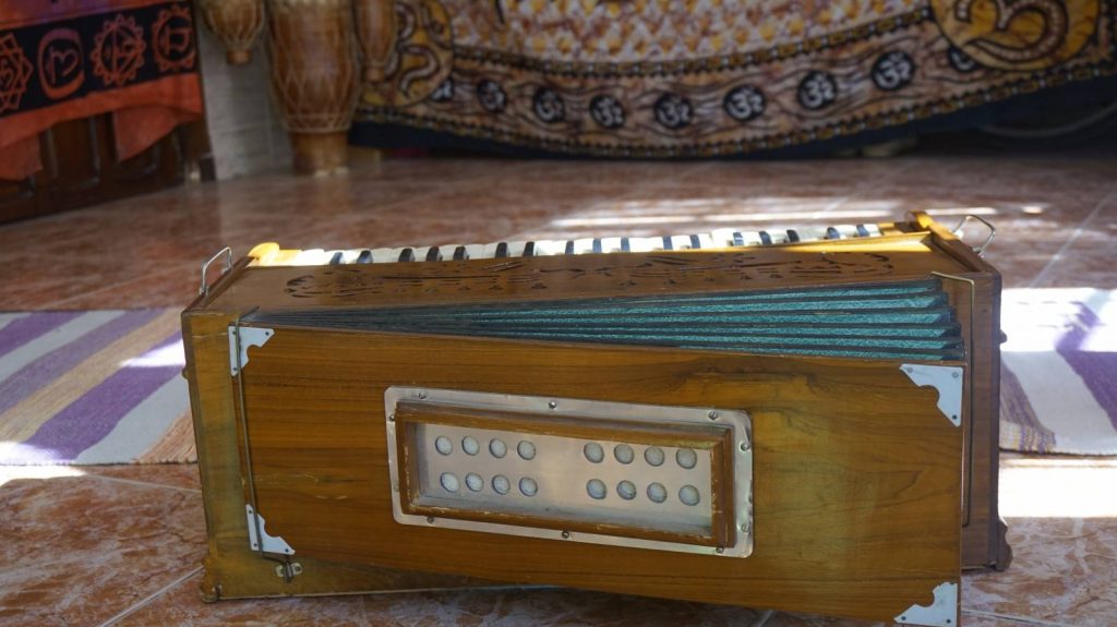 Harmonium Alice Radha